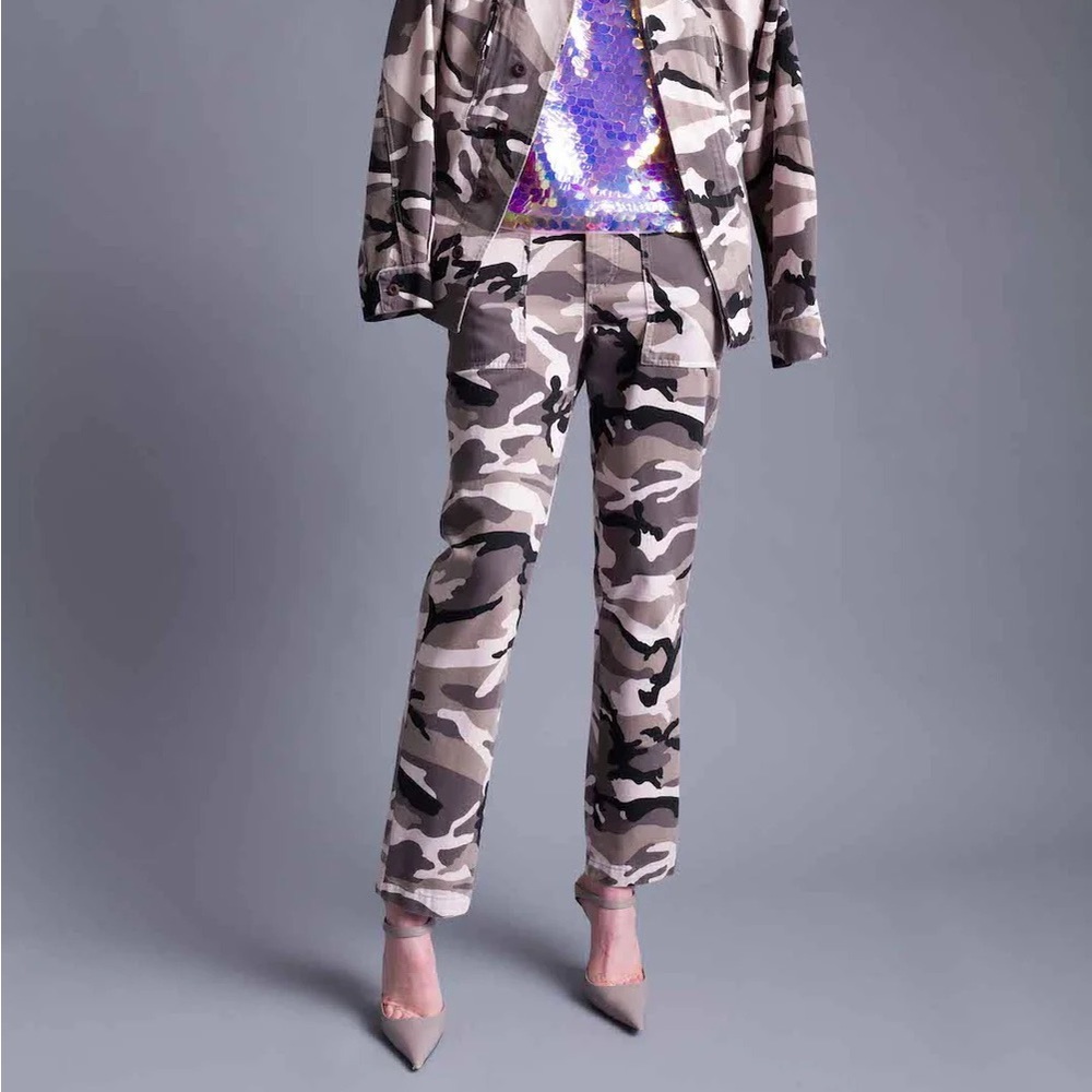 Le Superbe Casbah Blushing Camo Pink Gray Black Cargo Pants Size 4 NWT - Picture 3 of 8